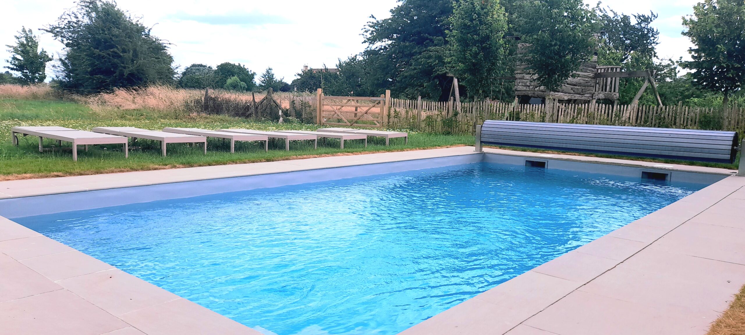 La piscine de la Cense de Baudecet Location de vacances chaleureuse à La Bruyère